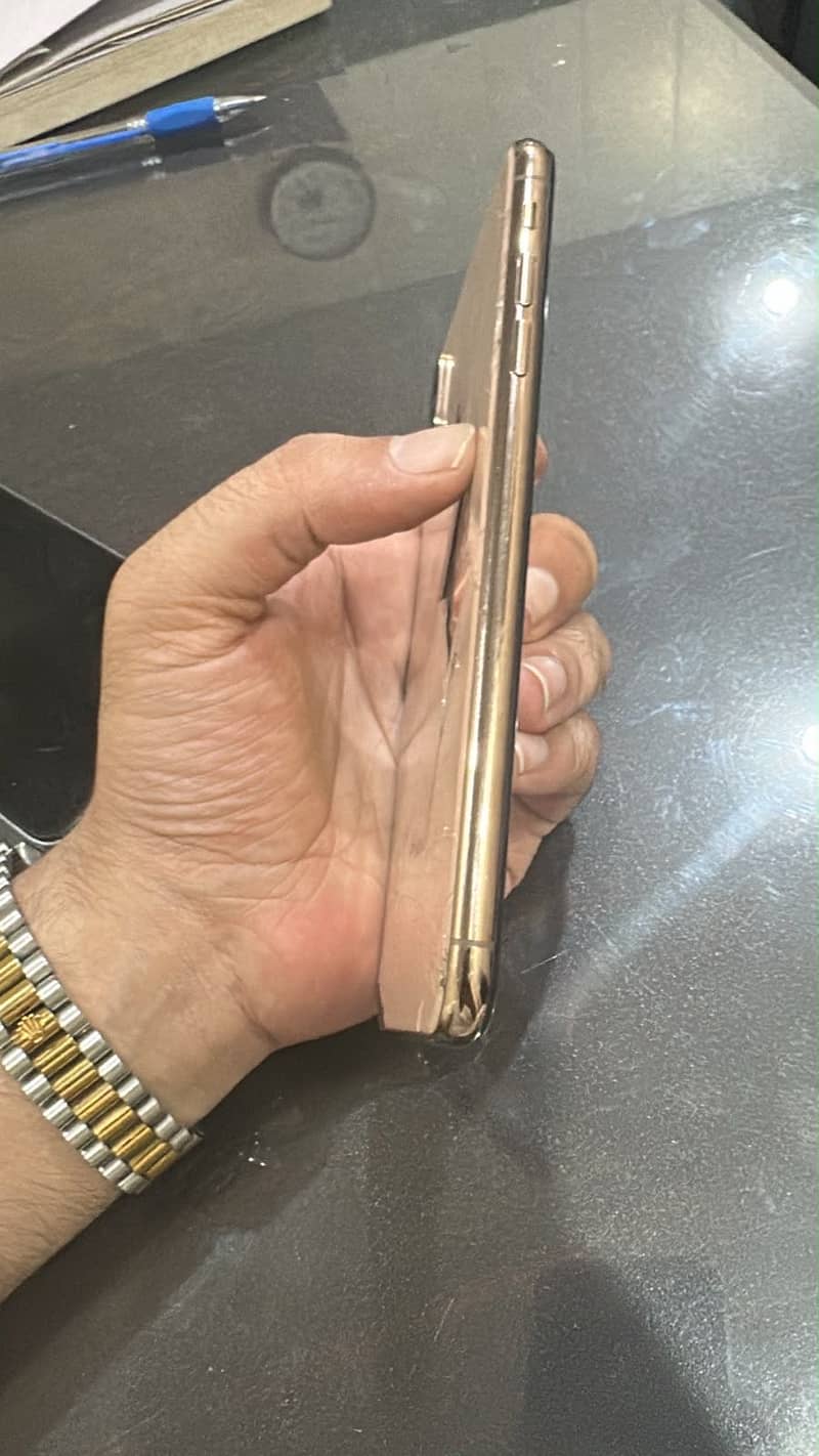 Apple iPhone XS Max 1