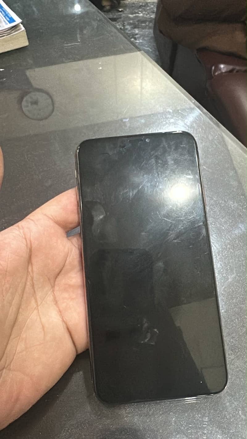 Apple iPhone XS Max 5