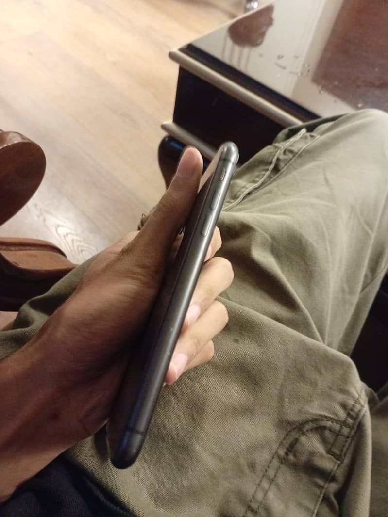 Apple iPhone 11 3