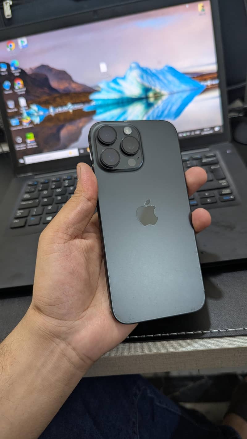 Apple iPhone 16 Pro Max 1
