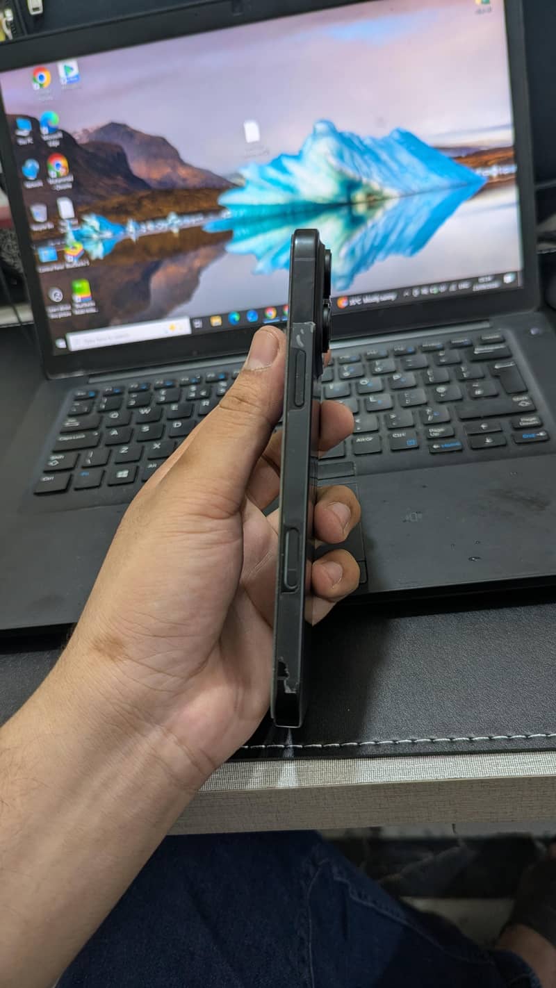 Apple iPhone 16 Pro Max 2