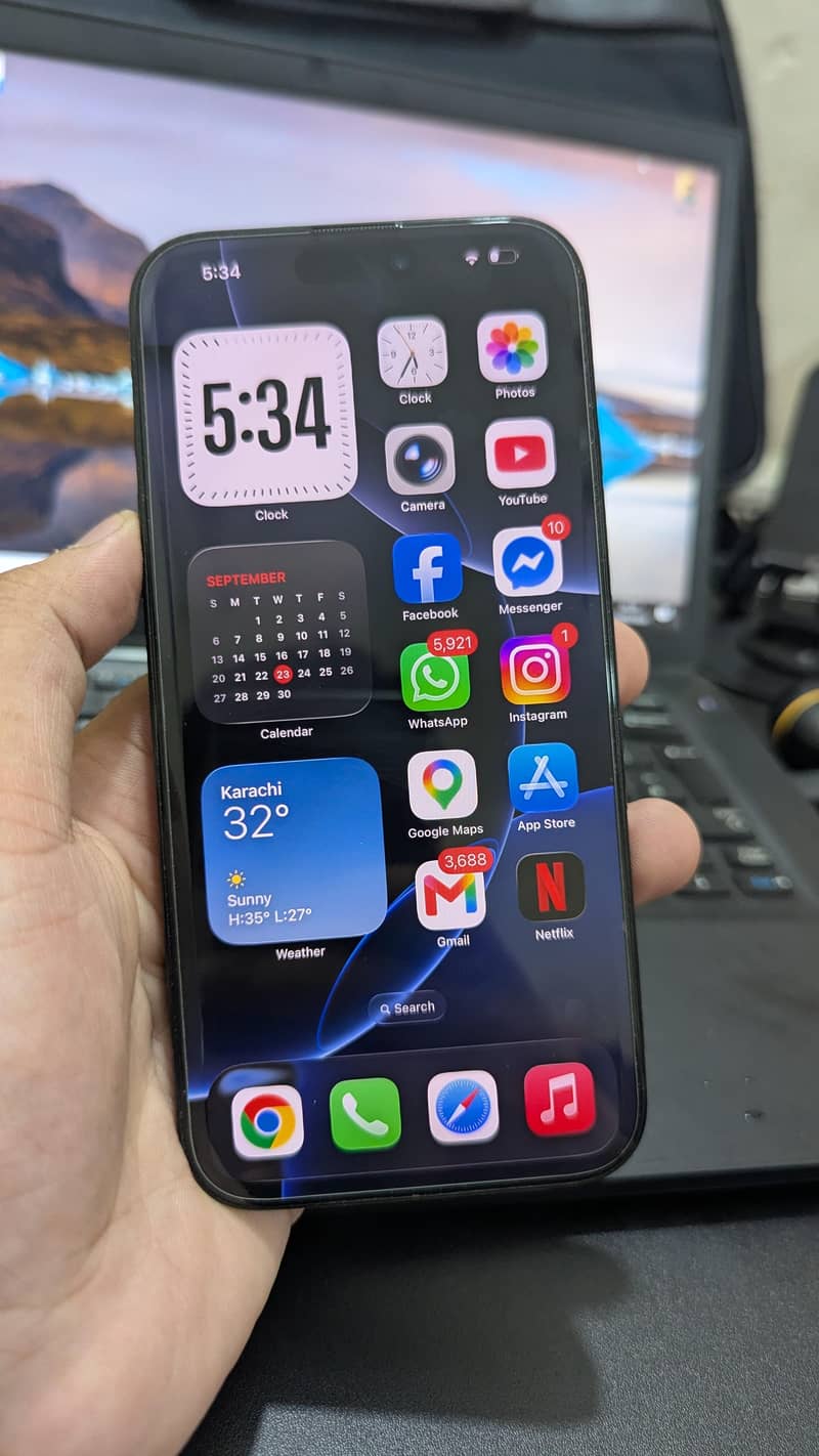 Apple iPhone 16 Pro Max 4