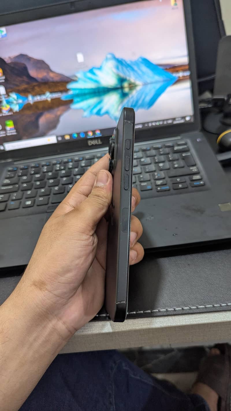 Apple iPhone 16 Pro Max 6