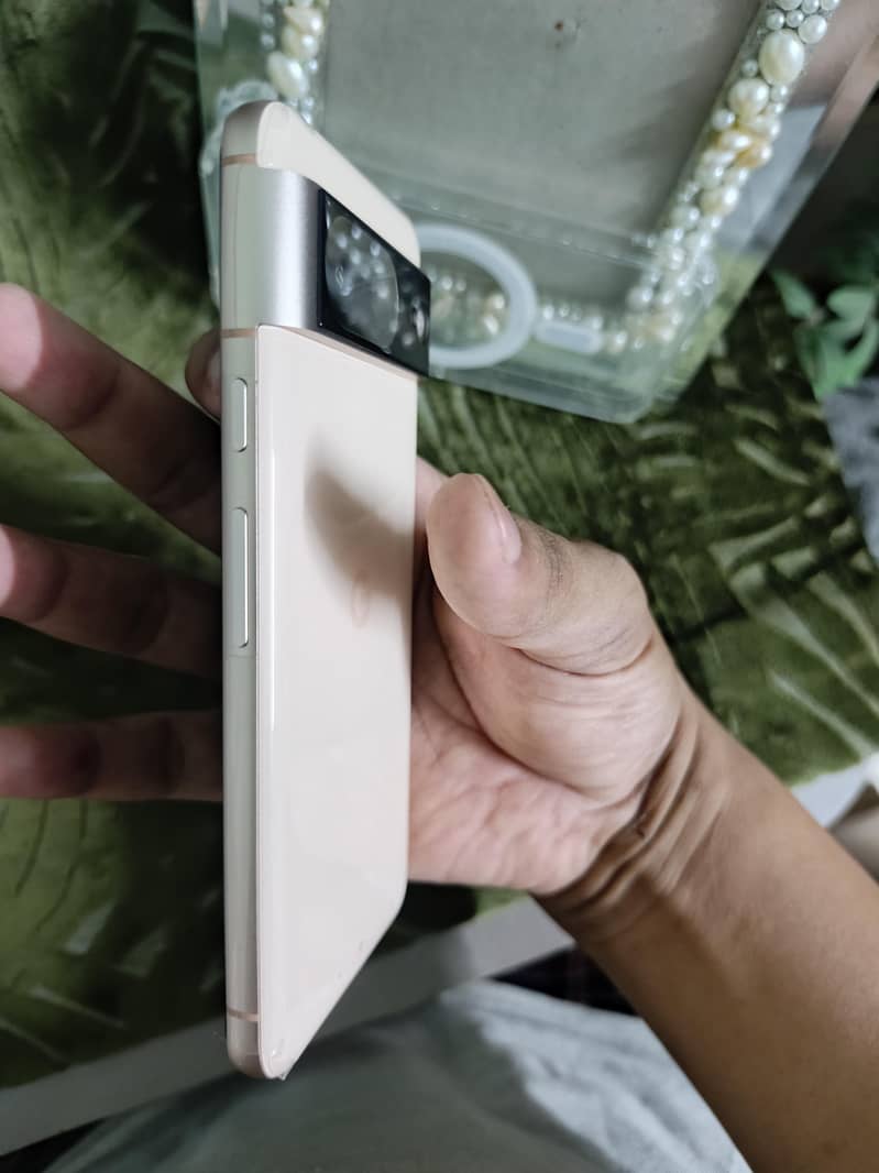 Google Pixel 8 4