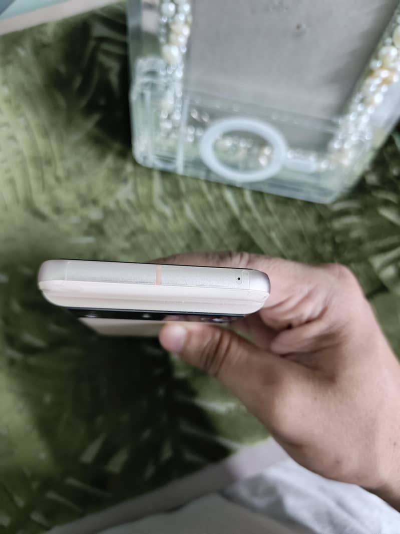Google Pixel 8 6