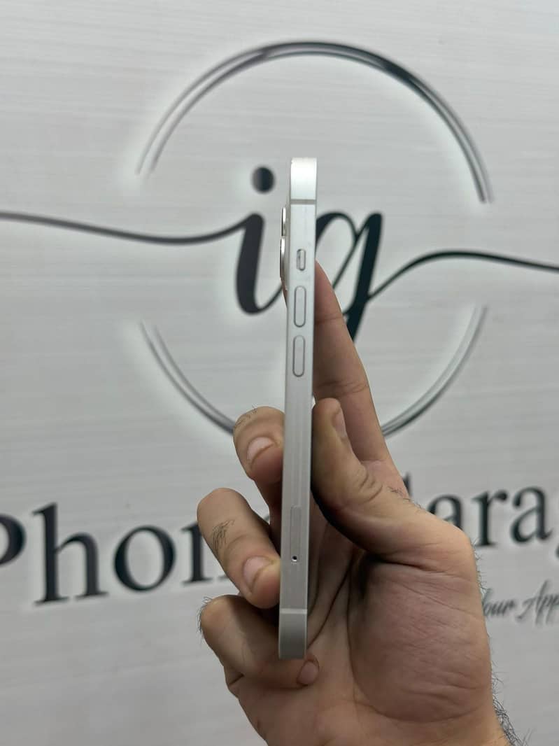 Apple iPhone 14 3