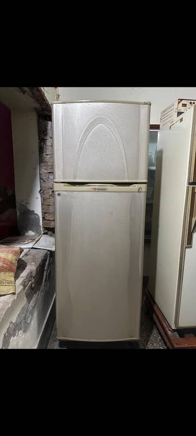 Dawlence Fridge big size urgent for sale