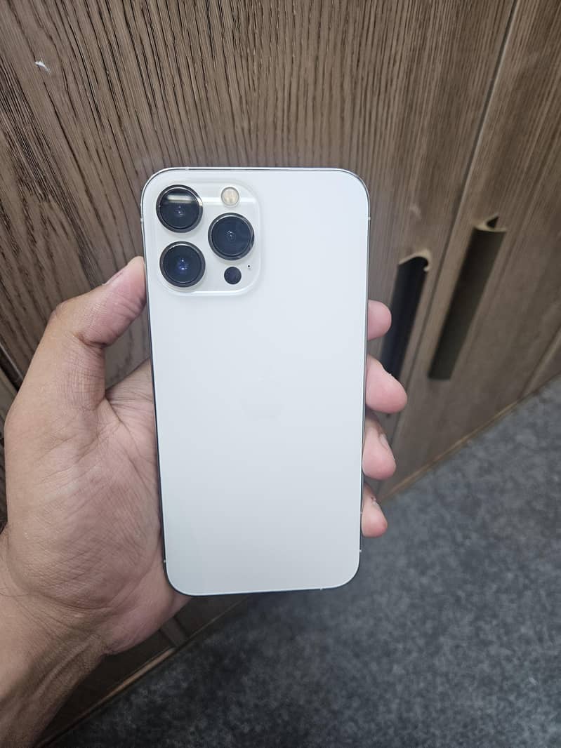 Apple iPhone 13 Pro Max 2