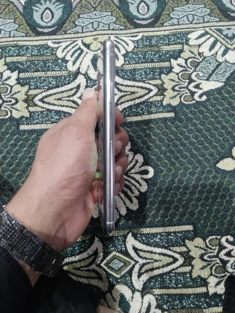Apple iPhone XS Max 1