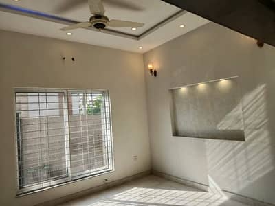 5 Mrla House Available For Rent