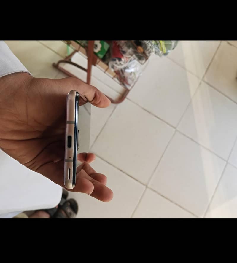 Sharp Aquos R3 3