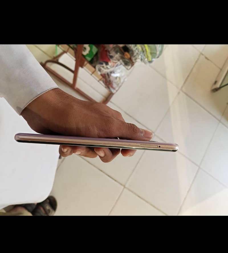 Sharp Aquos R3 6