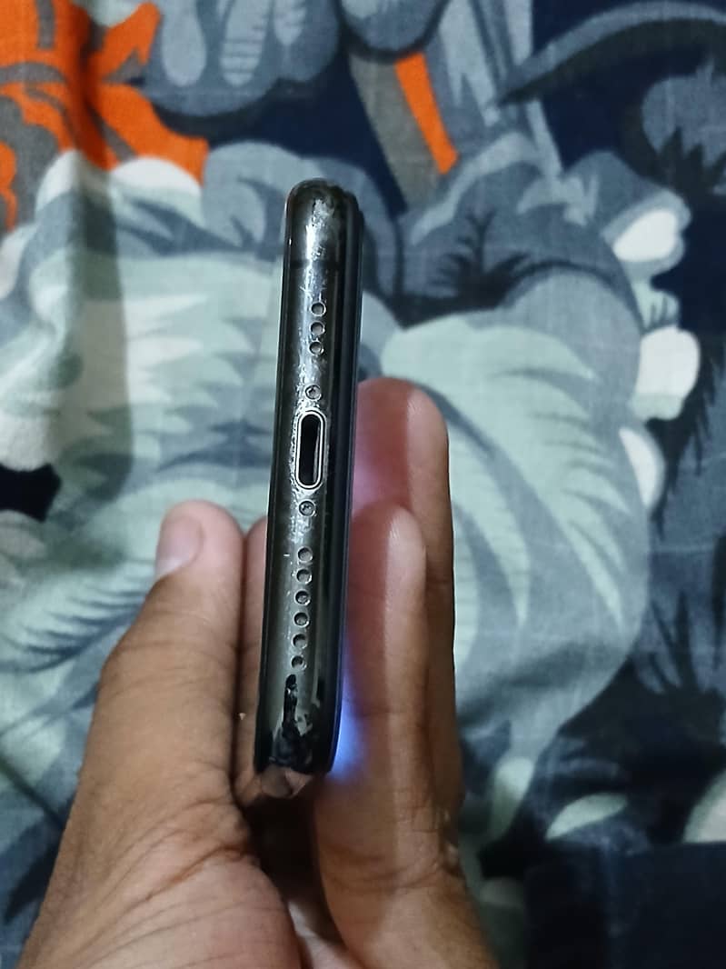 Apple iPhone XS 9