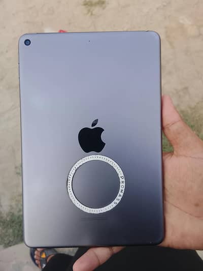 ipad mini 5 64 gb lush condition slightly usable