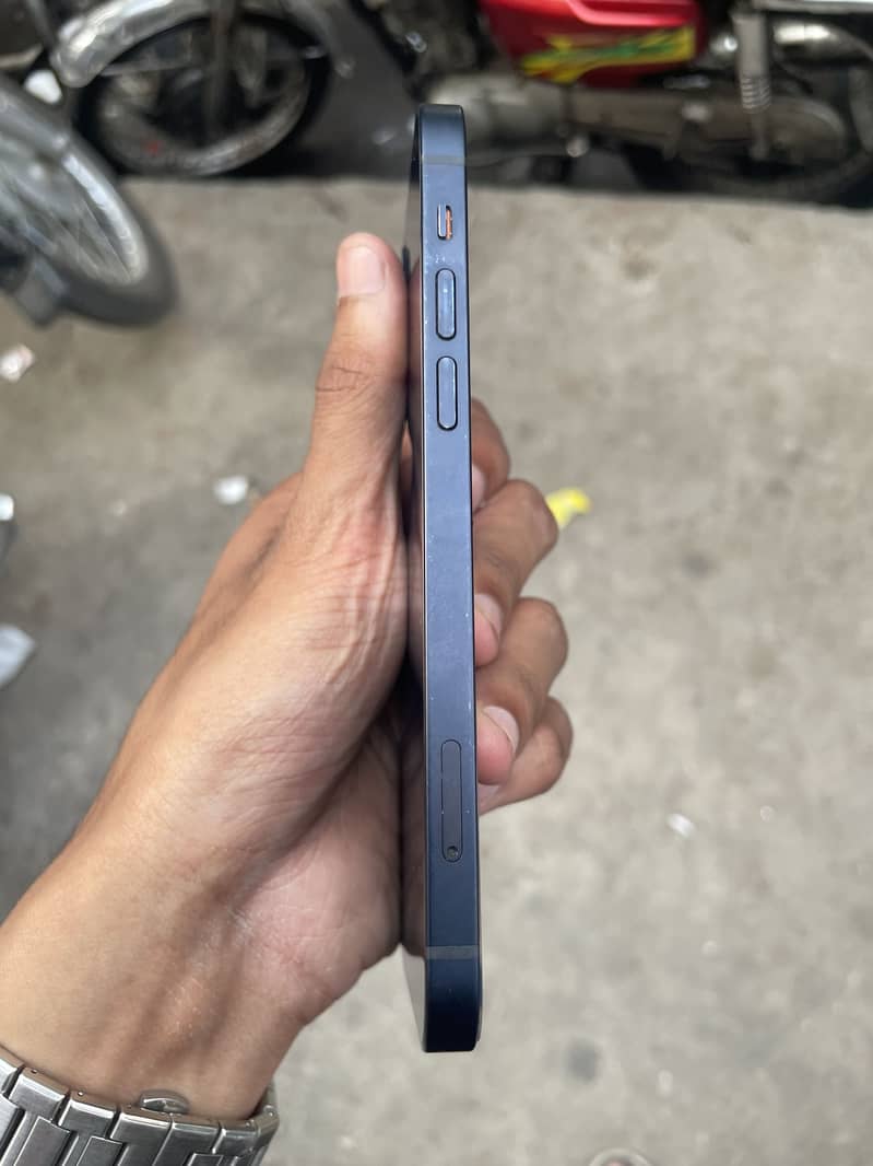 Apple iPhone 12 2