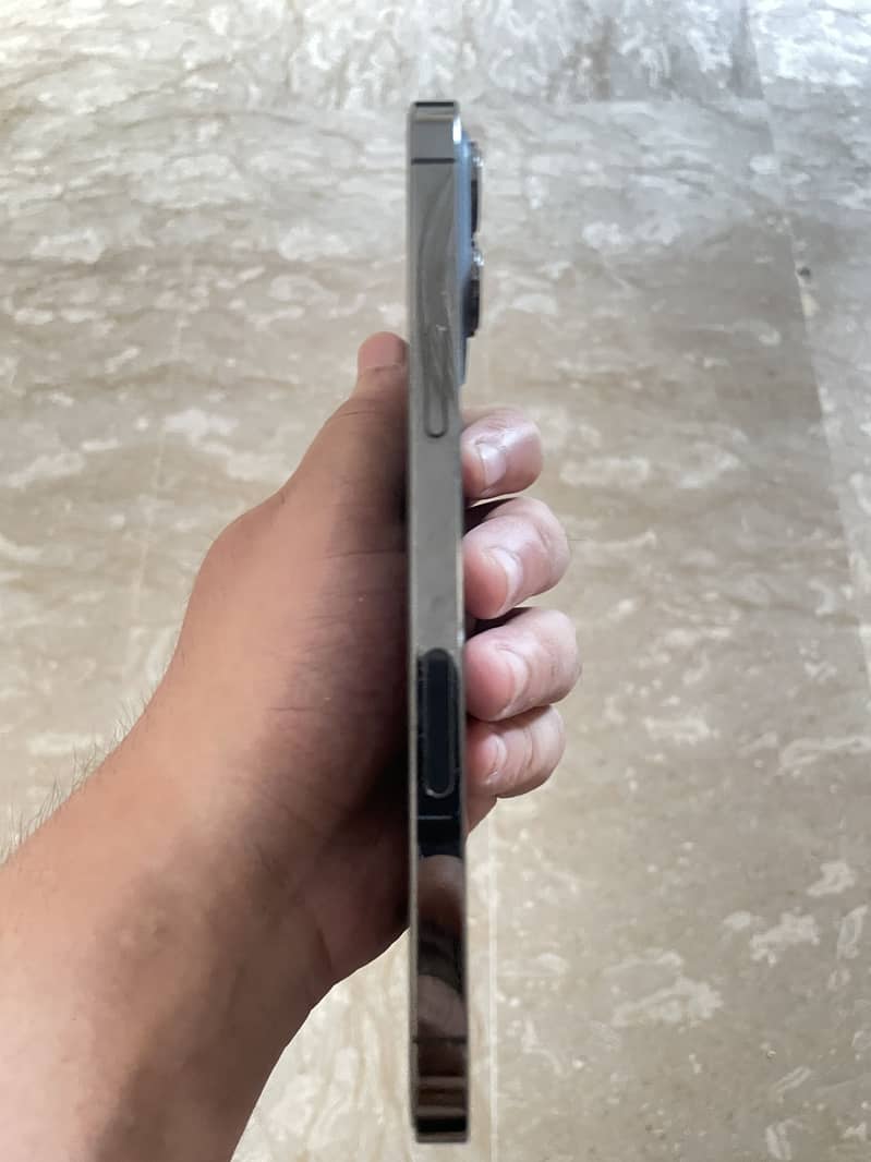 Apple iPhone 13 Pro Max 4