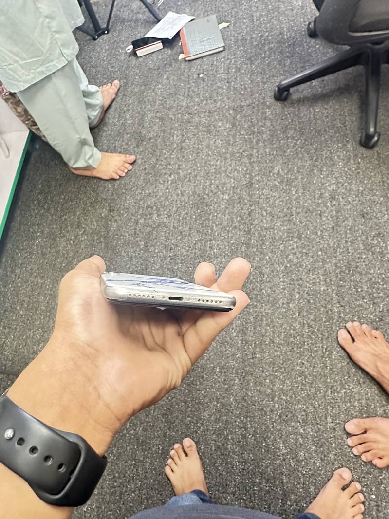 Apple iPhone X 3