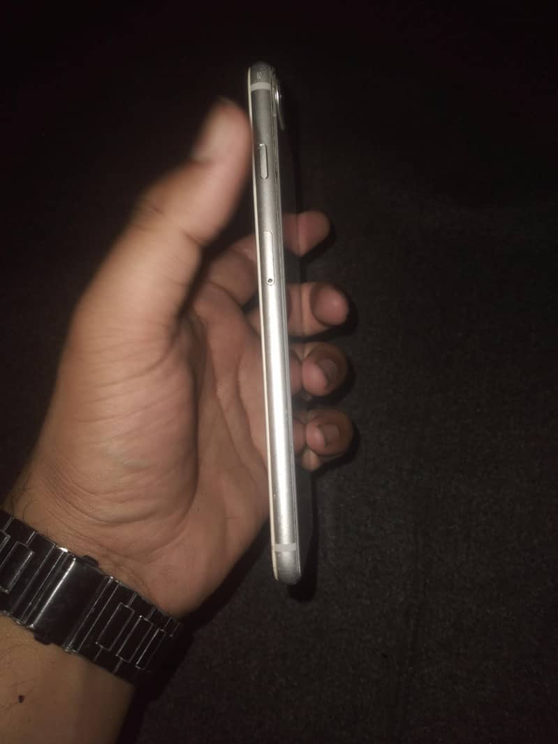 Apple iPhone 8 Plus 1