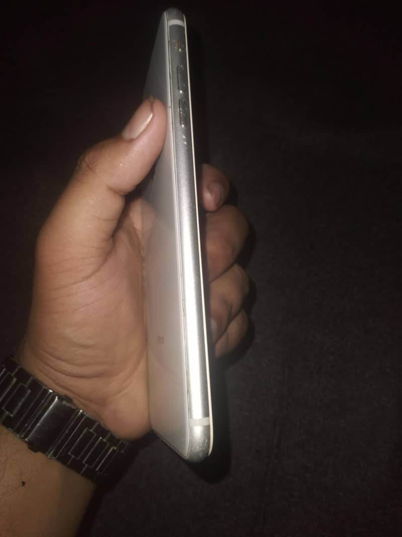Apple iPhone 8 Plus 2
