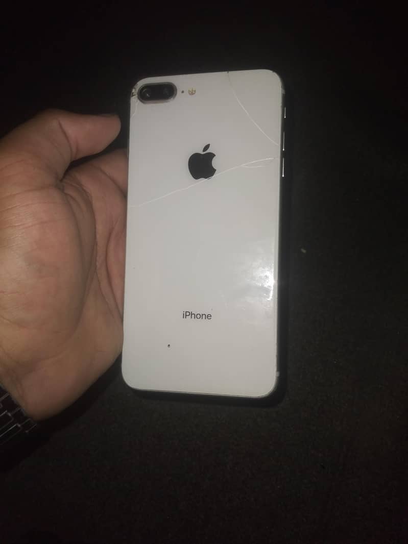 Apple iPhone 8 Plus 3
