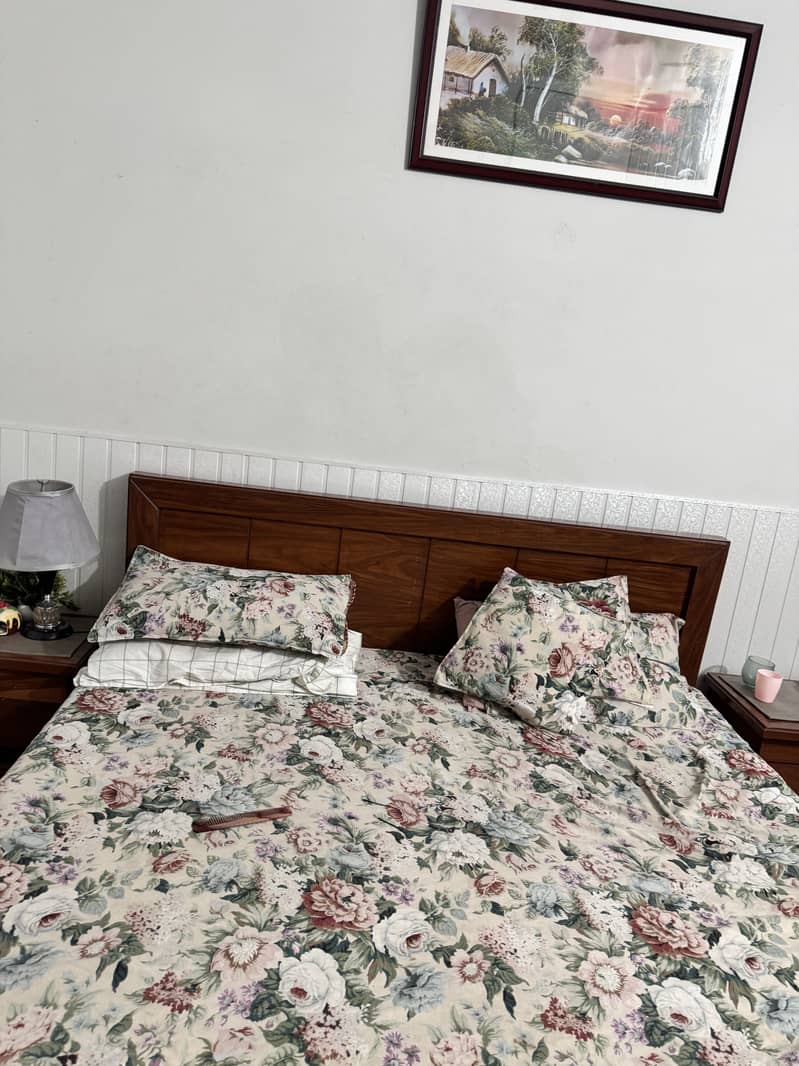 wooden bed 0