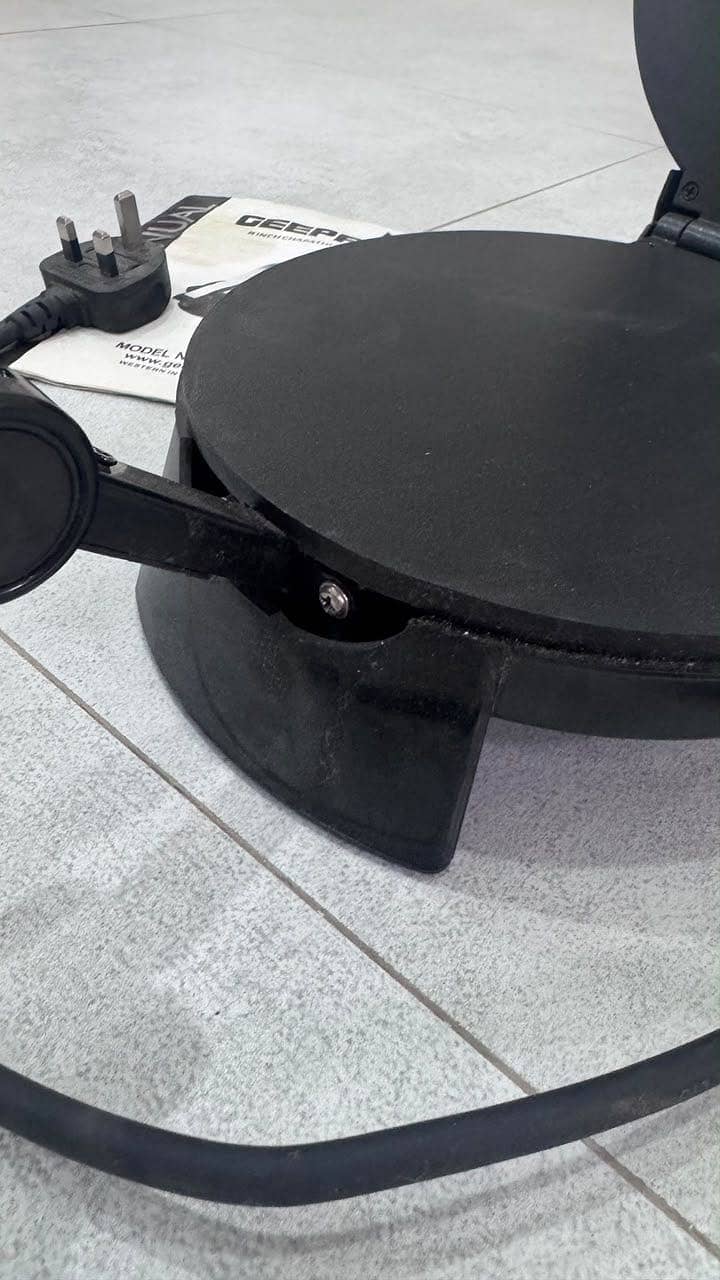 Geepas Roti Maker  4