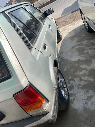 Charade 1985 Modal