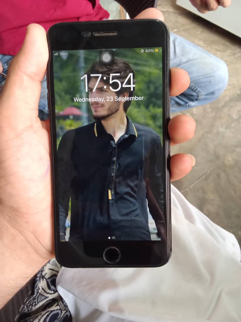 Apple iPhone 7 Plus 0