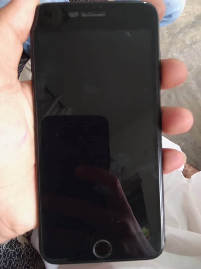 Apple iPhone 7 Plus 6