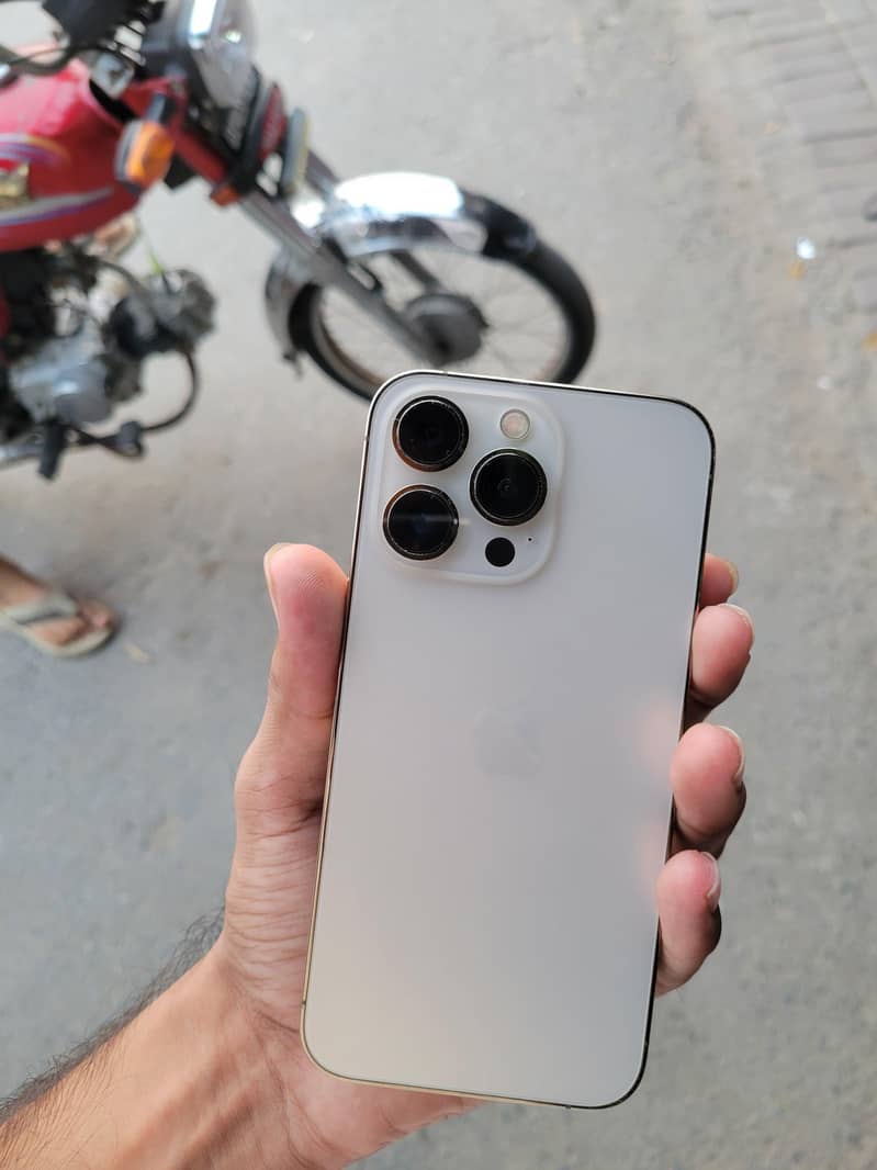 Apple iPhone 13 Pro 0