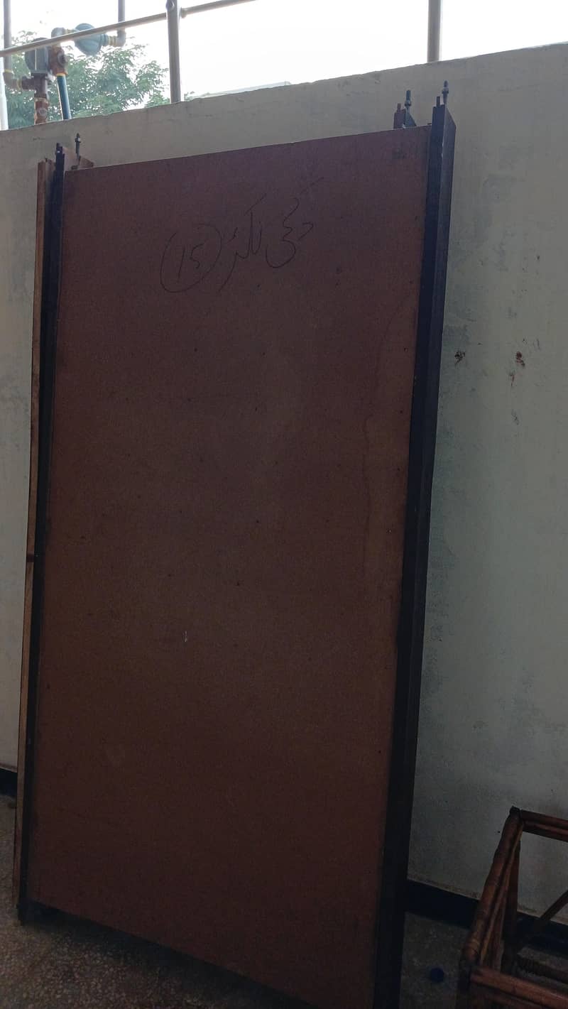 single bed which side table 1