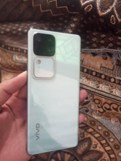 Vivo V30