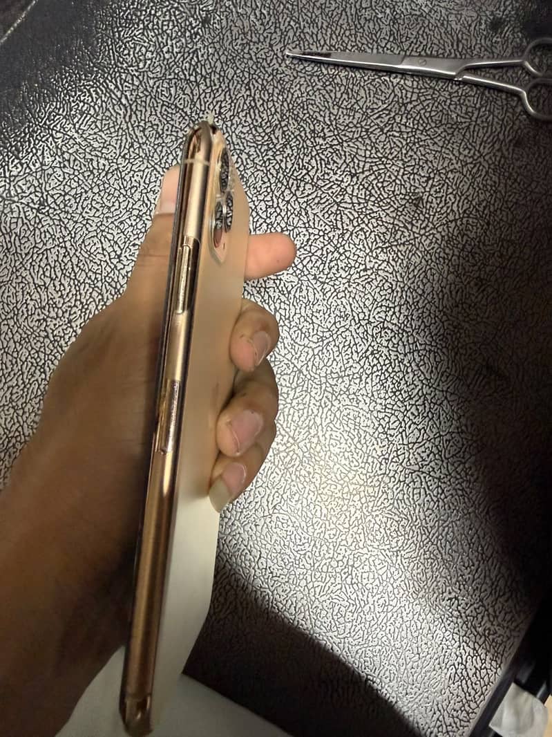 Apple iPhone 11 Pro Max 2