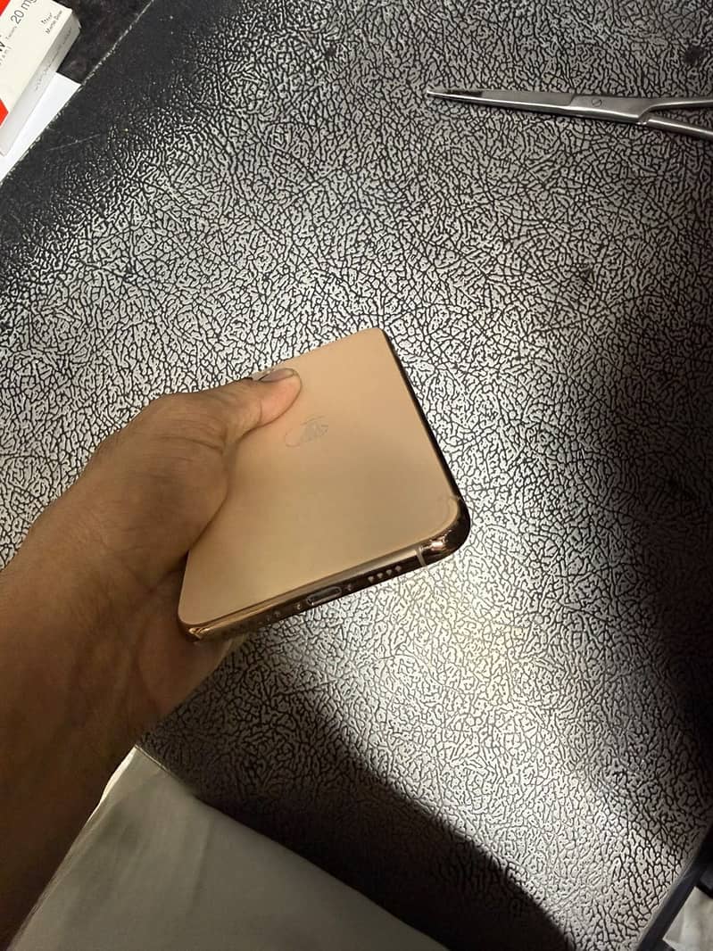 Apple iPhone 11 Pro Max 3