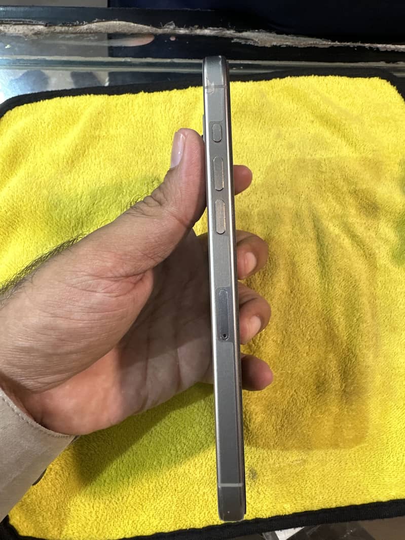 Apple iPhone 15 Pro Max 2
