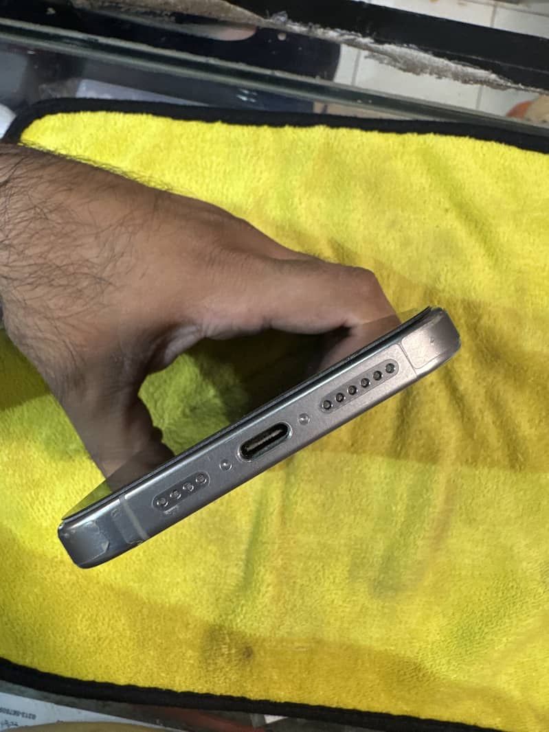 Apple iPhone 15 Pro Max 3