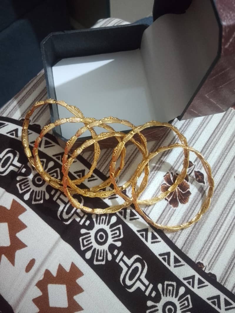 it's 6 sets bangles 0