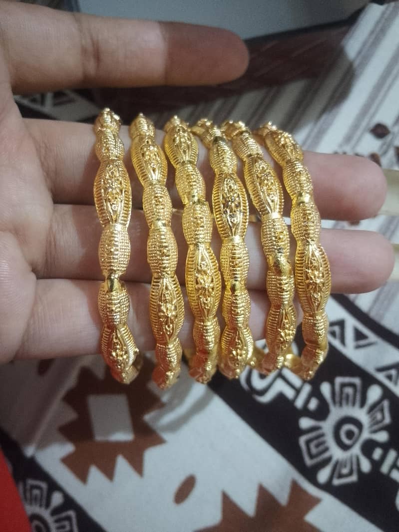 it's 6 sets bangles 1