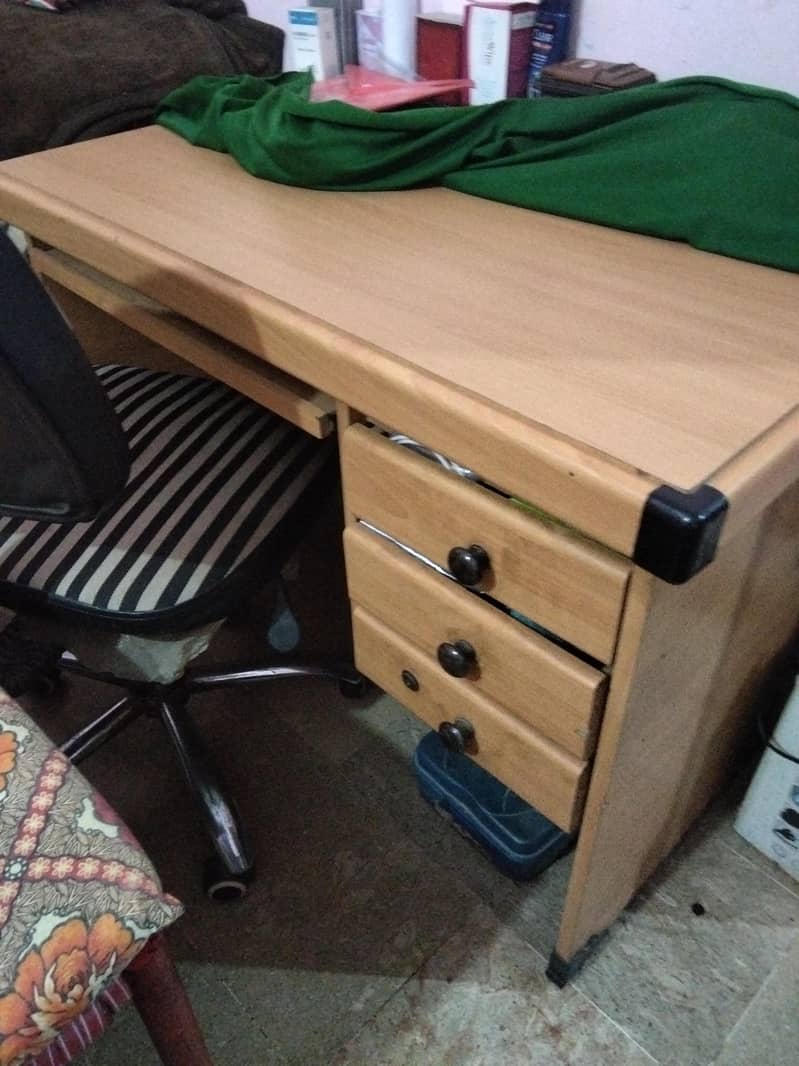 computer table 1