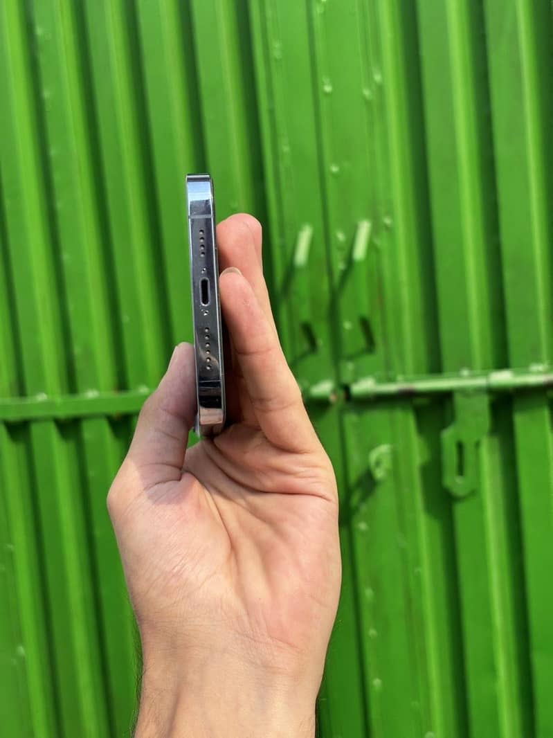 Apple iPhone 13 Pro Max 3