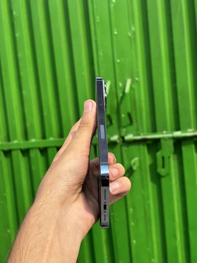 Apple iPhone 13 Pro Max 4