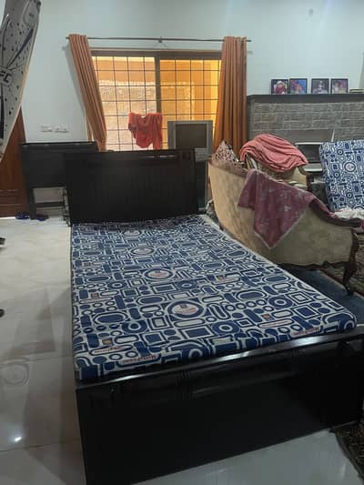 Gently Used Single Wooden Bed with Comfortable Mattress – Moving Sale!