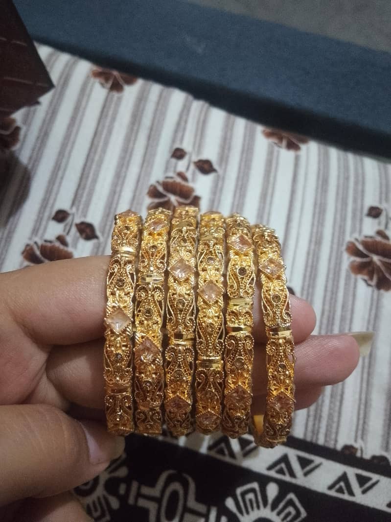 its bangles sets  is 6 1