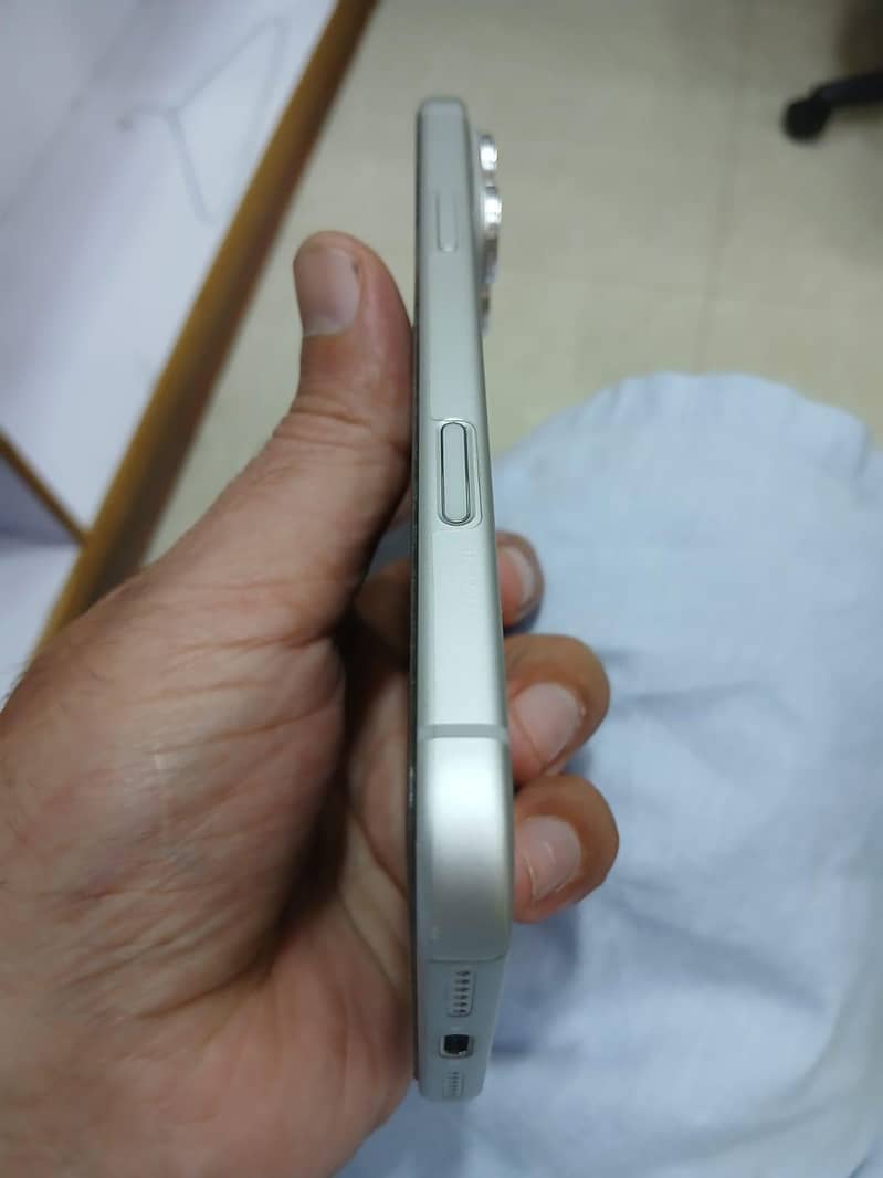 Apple iPhone 17 Pro Max 3