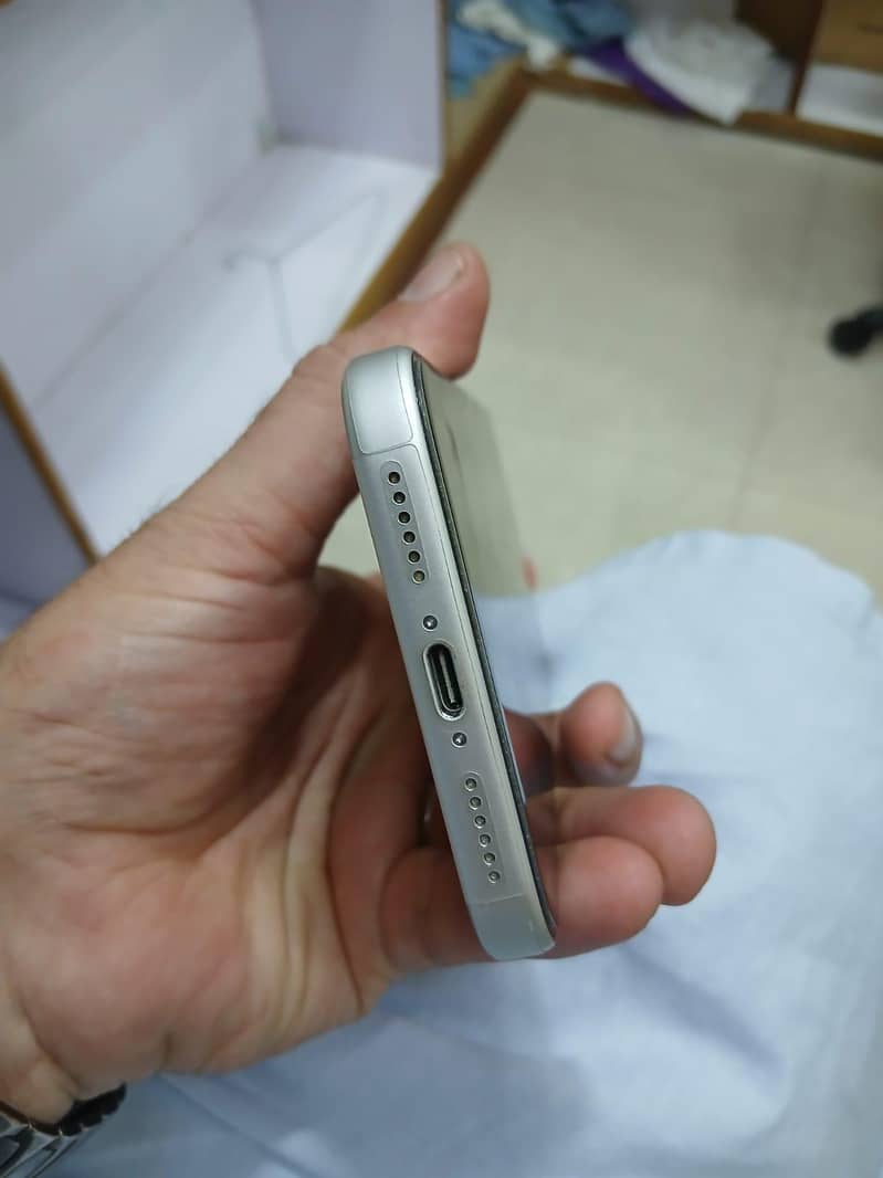 Apple iPhone 17 Pro Max 4
