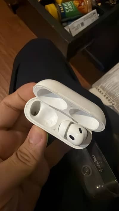AIRPODS PRO 2 USBC (CASE WITH ONE AIRPOD)