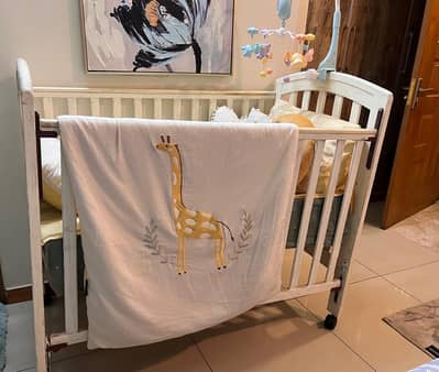 Baby cot (with moveable wheels)