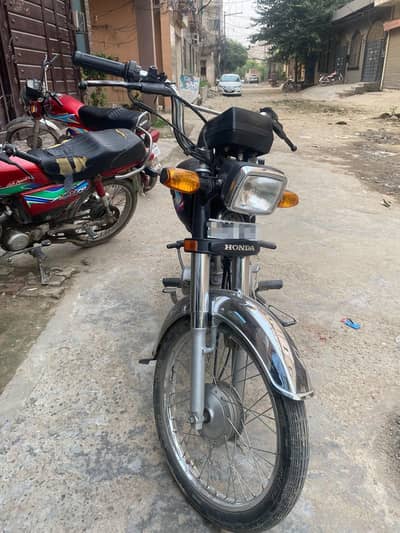 Honda cd 70cc sale ha  first owner k name pa ha