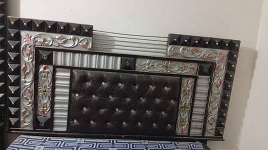 bed,dressing table,side tables