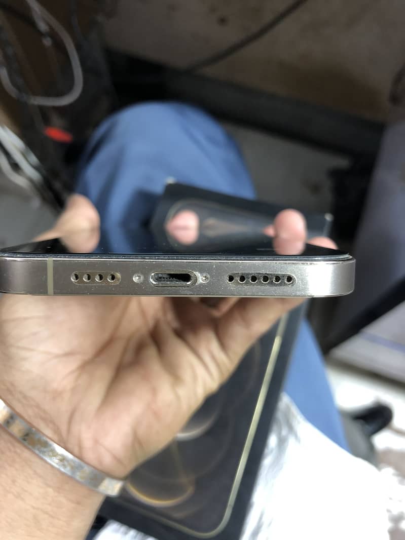 Apple iPhone 12 Pro Max display message soft panel 4
